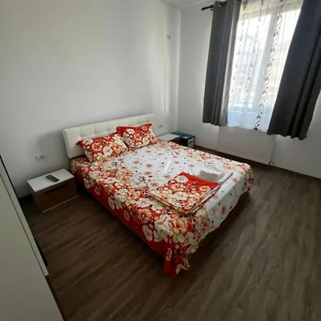 Cu 2 Apartment *